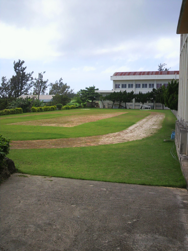 小中学校のグラウンド