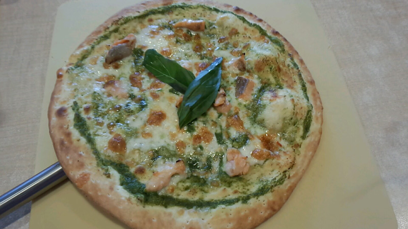 サーモンジェノベーゼピッツァ