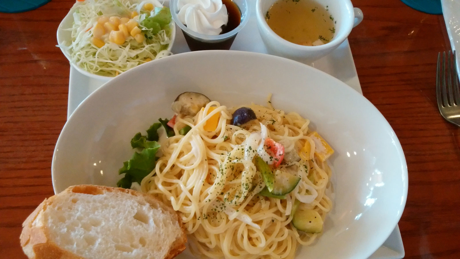 クリームソースのパスタ